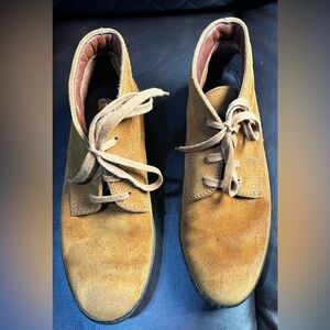 Tod’s caramel suede Chukka boots. EU size 39.5 or US size 8.5 Made in Italy.